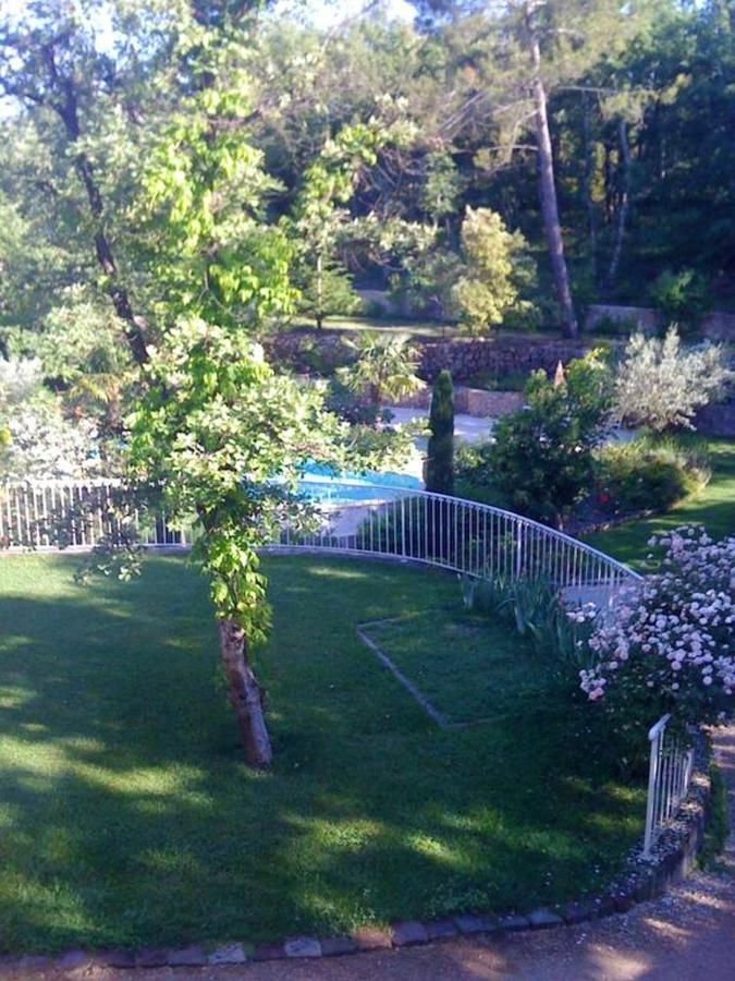 Villa Spacieuse Avec Piscine A Saint Maximin エクステリア 写真