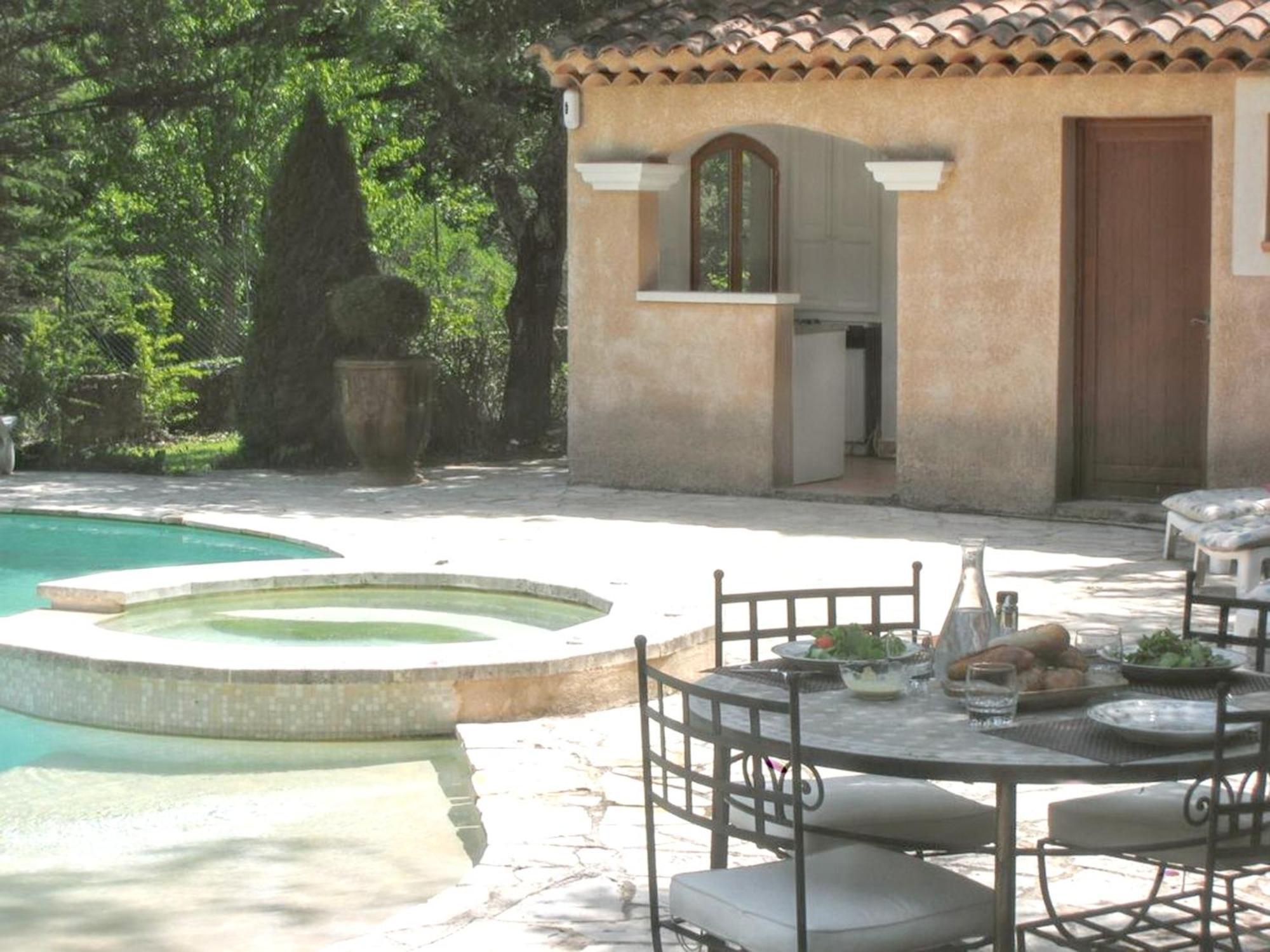 Villa Spacieuse Avec Piscine A Saint Maximin エクステリア 写真