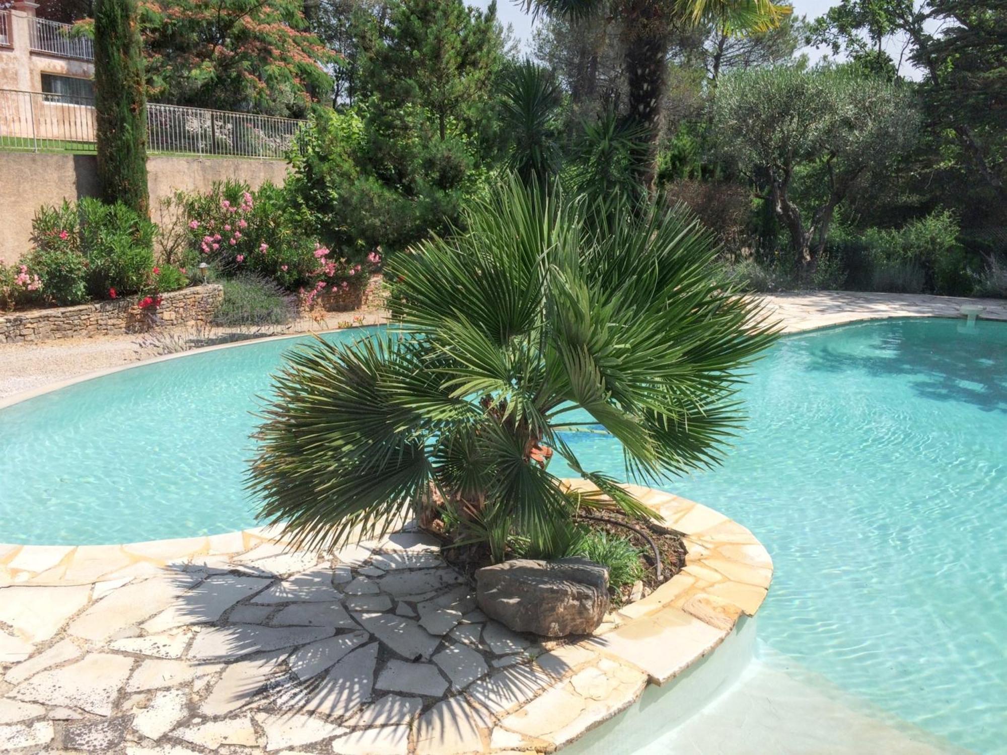 Villa Spacieuse Avec Piscine A Saint Maximin エクステリア 写真