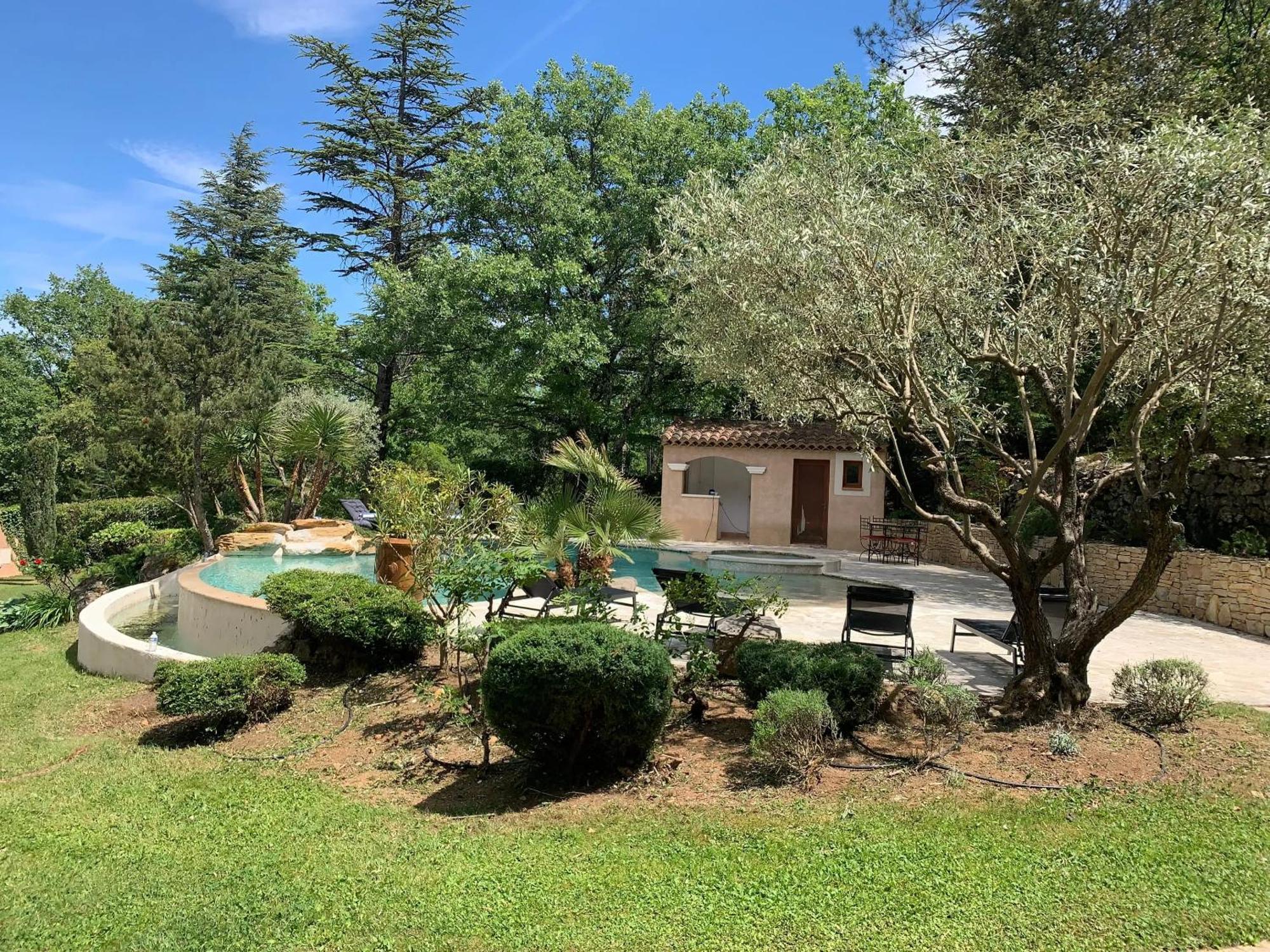 Villa Spacieuse Avec Piscine A Saint Maximin エクステリア 写真